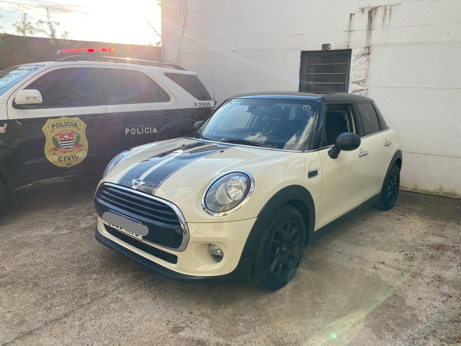 Foto: Flavio Fernandes/Carro que O Empresário Foi Abordado Com A Namorada
